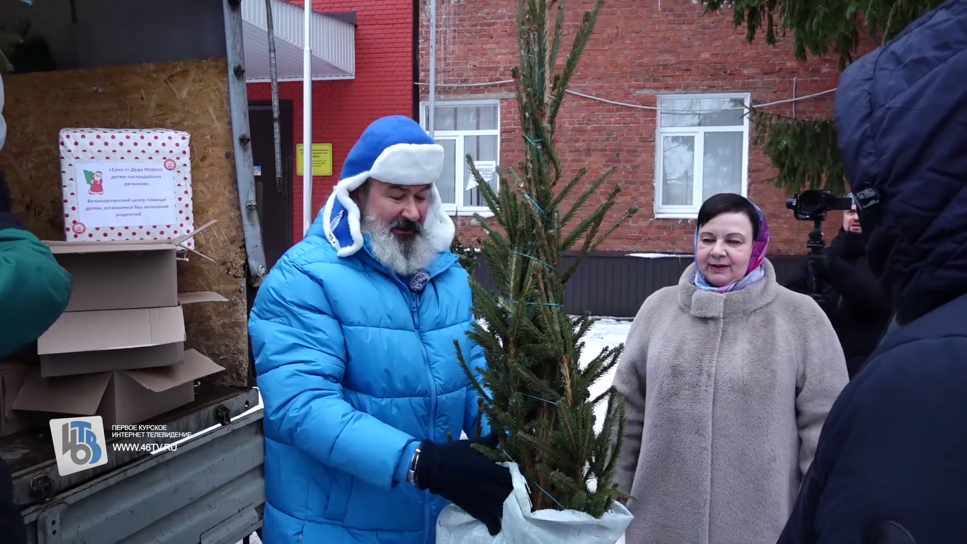 В Курскую область привезли 22 новогодних ёлки из Великого Устюга.